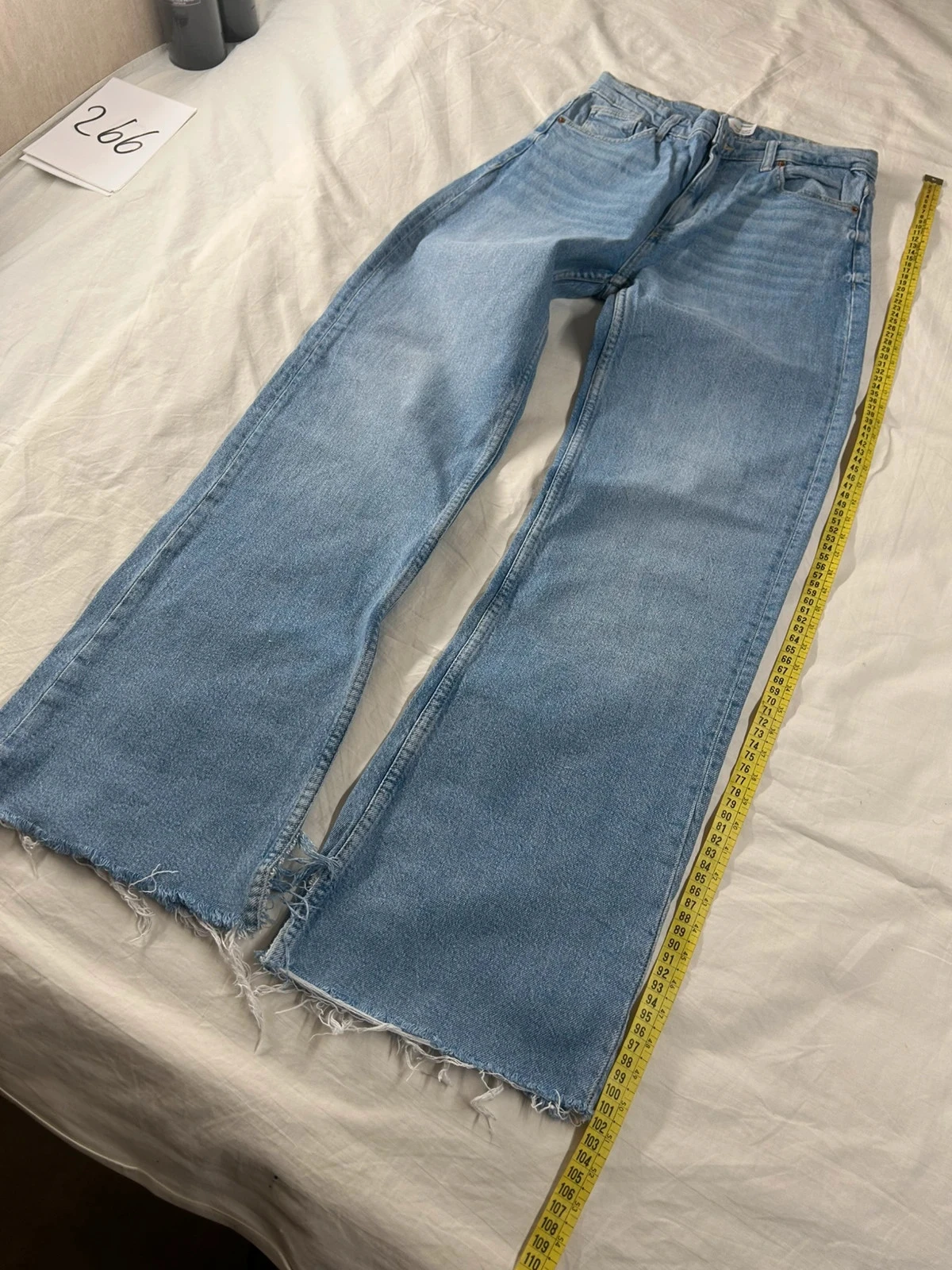 Lichtblauwe wijd uitlopende Bershka-jeans maat 36 – photo 4
